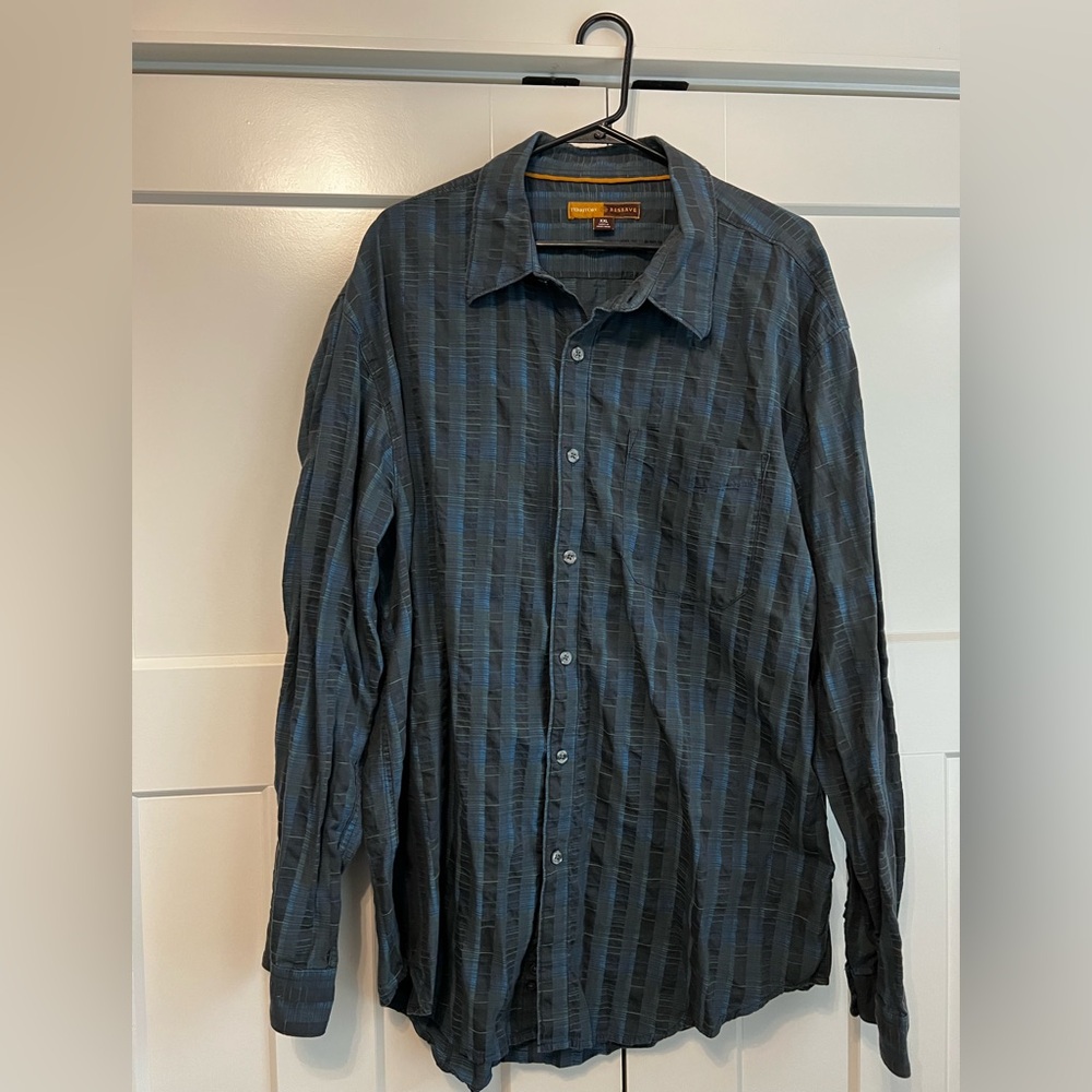 Men’s XXL Territory Ahead  Reserve button down in shades of blue